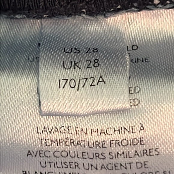 Pilcro and the Letterpress Anthropologie Slim
Boyfriend Shorts High Rise Size 28 - Picture 13 of 16